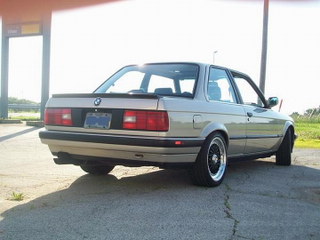 Illustration for article titled How About A 1989 BMW 325i Daily Driver For $3,500?